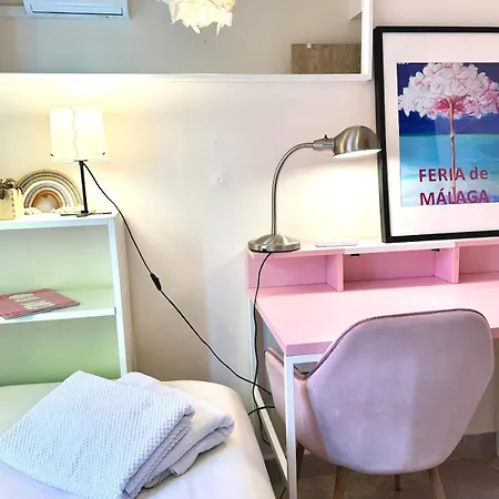 A Tiny Bright Space - Shared With 2 Cats Malaga