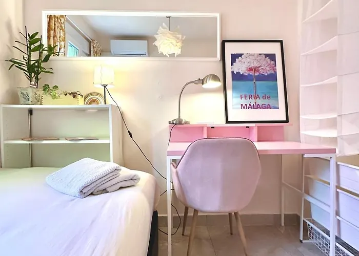 A Tiny Bright Space - Shared With 3 Cats منزل للإقامة