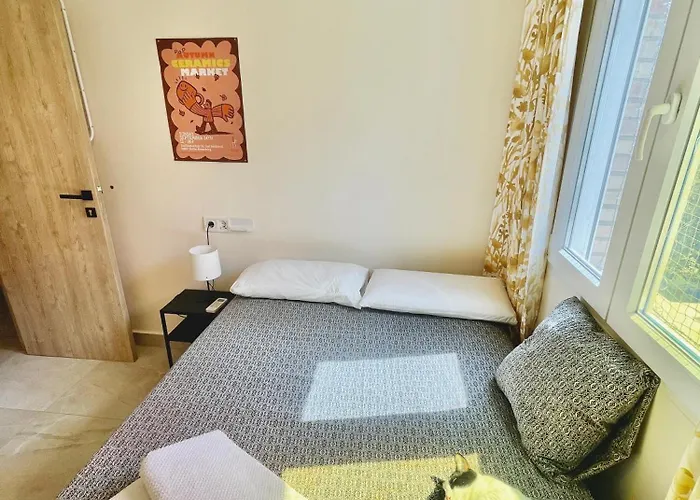 منزل للإقامة A Tiny Bright Space - Shared With 3 Cats مالقة