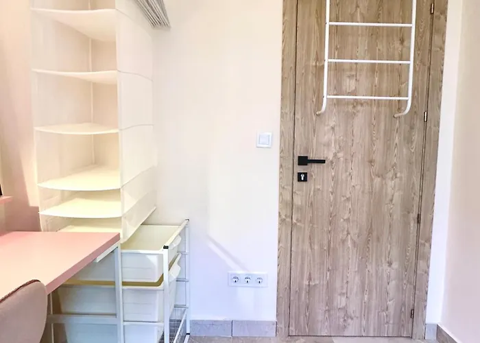 A Tiny Bright Space - Shared With 3 Cats منزل للإقامة مالقة