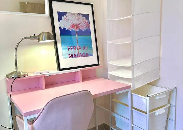 A Tiny Bright Space - Shared With 3 Cats منزل للإقامة مالقة